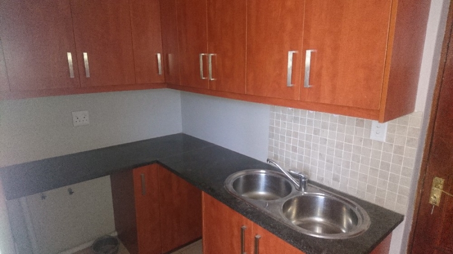 To Let 3 Bedroom Property for Rent in Hillside Free State